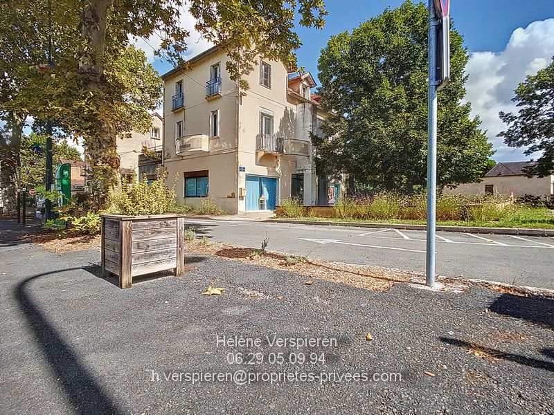 LE BUISSON-DE-CADOUIN Immeuble Le Buisson De Cadouin 10 pièce(s) 240 m2 sur trois niveaux 1