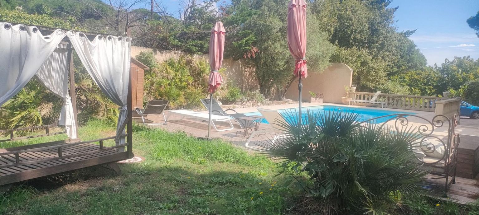 SAINTE-MAXIME Villa atypique de 187m² sur 1295 m² de terrain 1