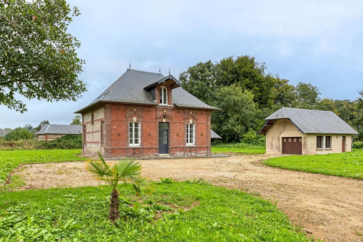 Belle brique et silex, rénovation soignée, de grande qualité, calme, terrain plat