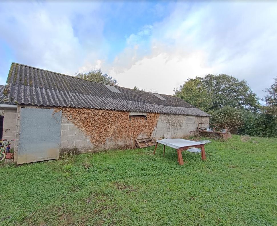 29520 Châteauneuf du Faou Terrain avec bâtis agricole et 1 grange sur 1200 m²