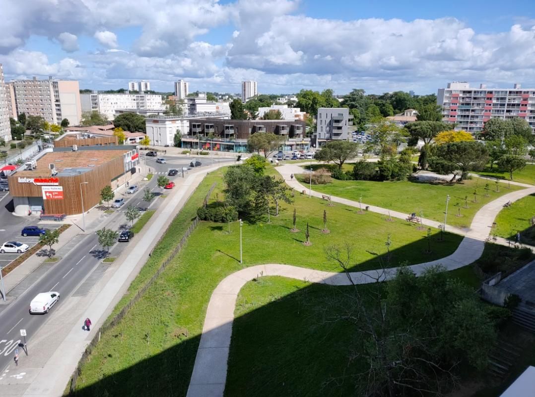 Appartement trois chambres, loggia  et parking