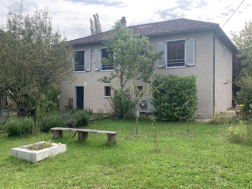 SARLAT-LA-CANEDA Maison 3 chbres avec un T1 et cabinet professionnel 2