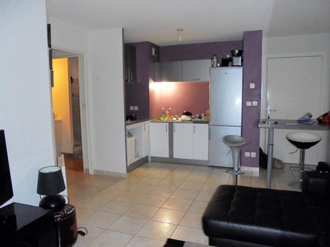 ISTRES Appartement  avec terrasse et  2 places de parking 2