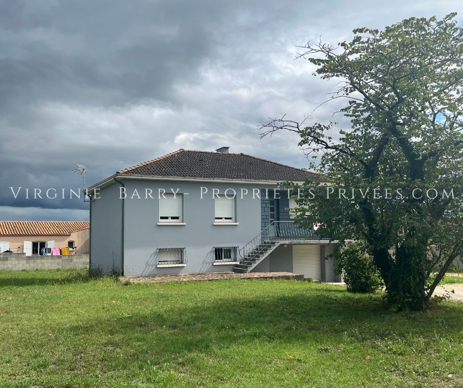 BORDS MAISON T5 NON MITOYENNE SUR 1300 M² DE TERRAIN CLOS 1