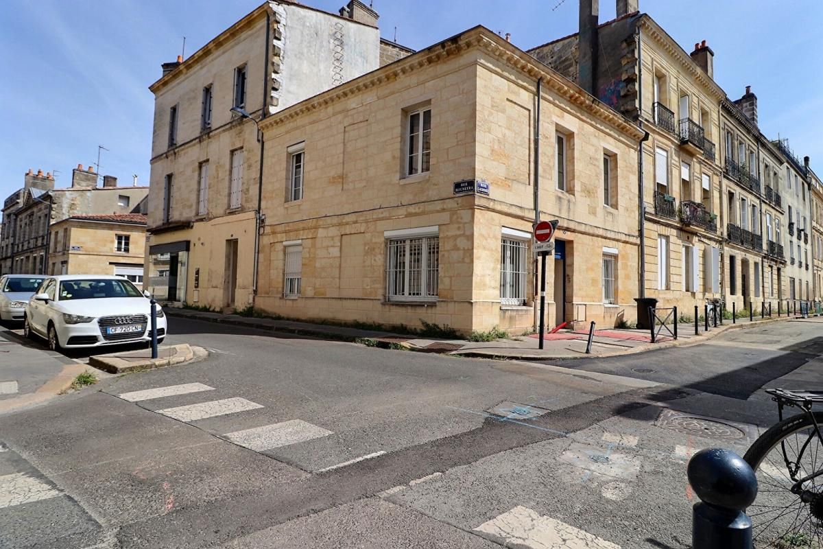 BORDEAUX Studio avec mezzanine à Bordeaux Mériadec 1