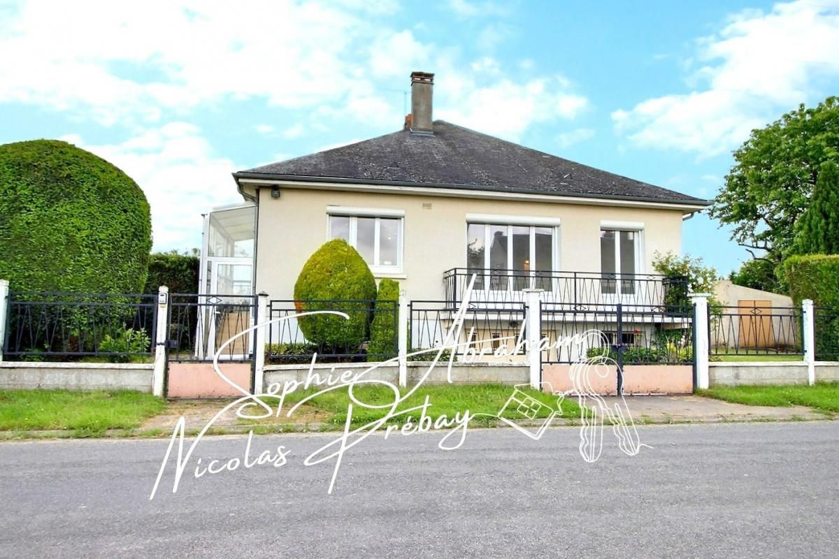 Maison sur sous-sol total de 4 pièces, 3 chambres avec garages et terrain