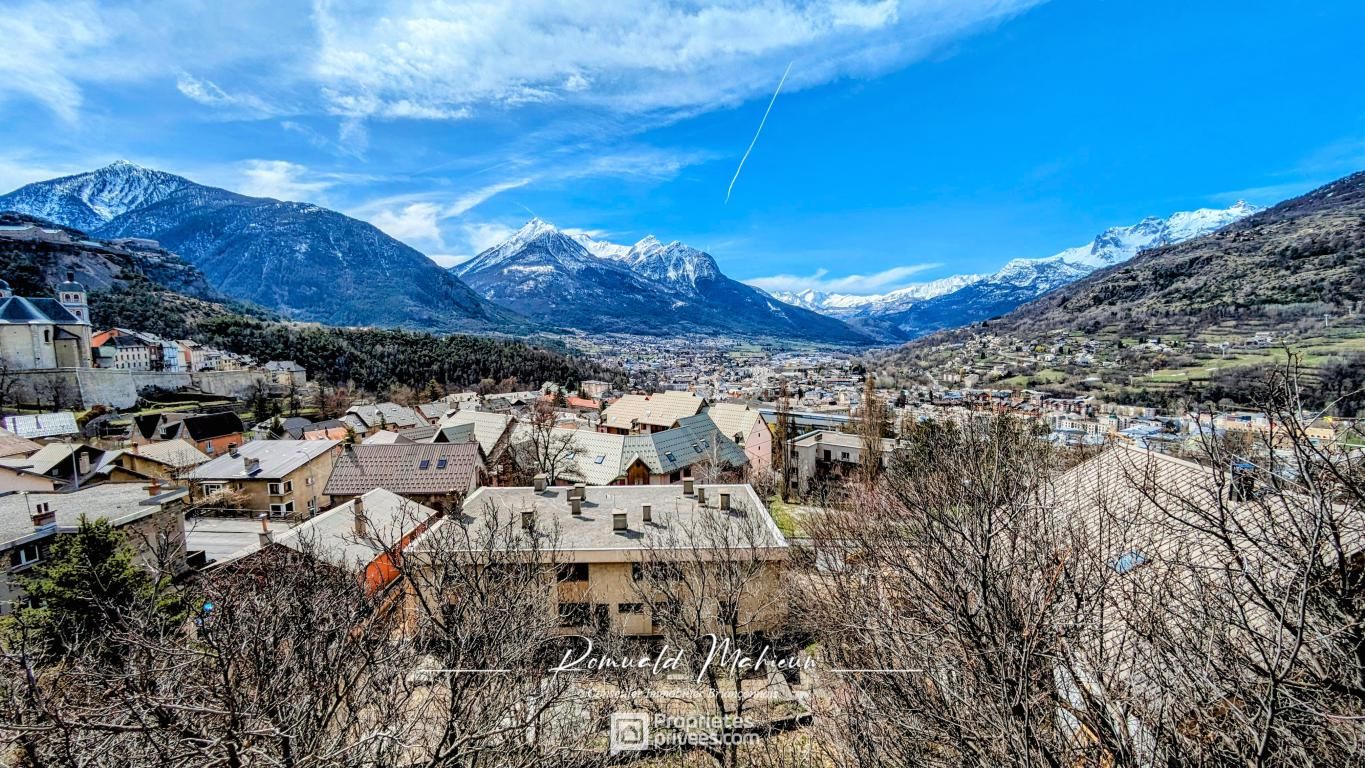 Sur les hauteurs de Briançon - Grande maison de  +/- 580 m² sur 4 niveaux  - Vue panoramique !