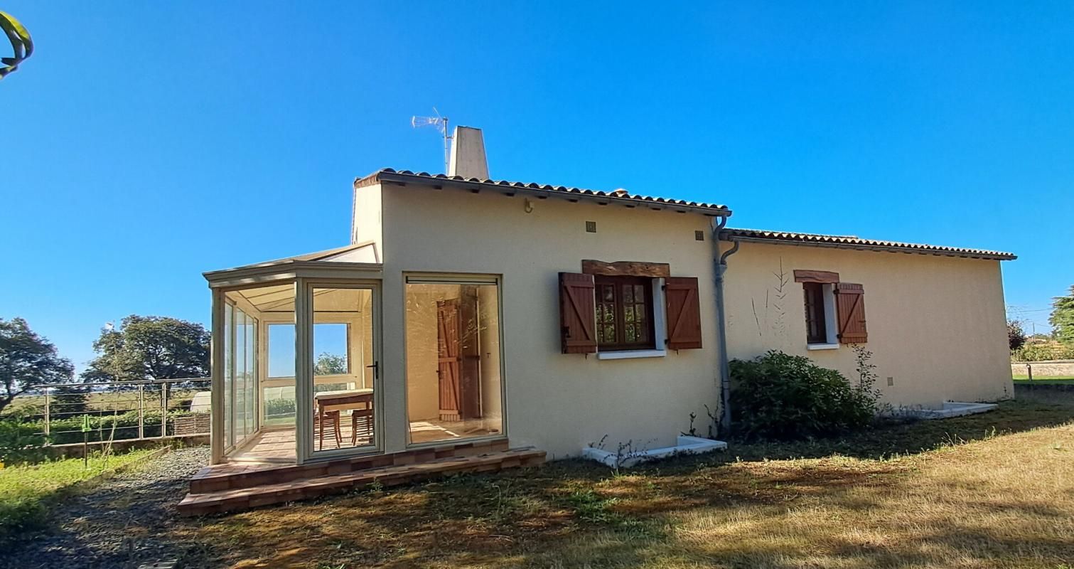 FONTENAY-LE-COMTE BELLE VILLA AU CALME SUR TERRAIN PAYSAGER 2