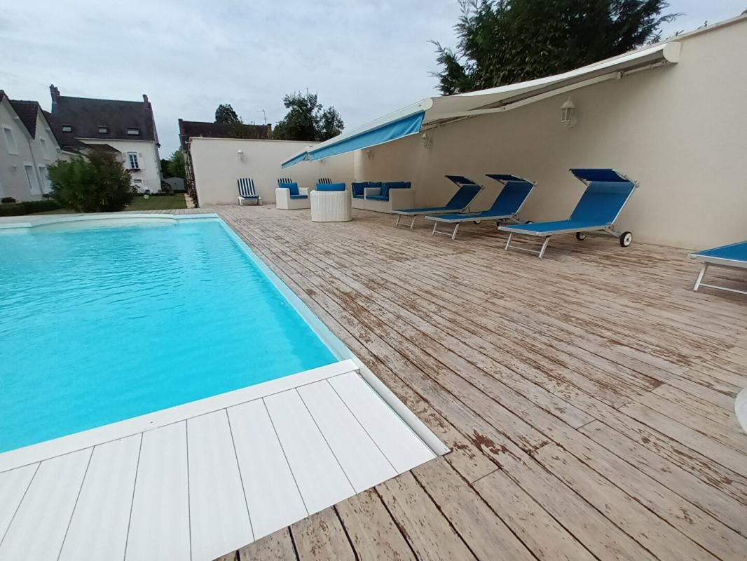 VARENNES-SUR-ALLIER Très grande maison, studio indépendant, piscine, jardin et puits entre VICHY et MOULINS 3