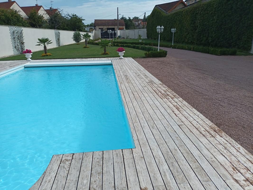 VARENNES-SUR-ALLIER Très grande maison, studio indépendant, piscine, jardin et puits entre VICHY et MOULINS 4