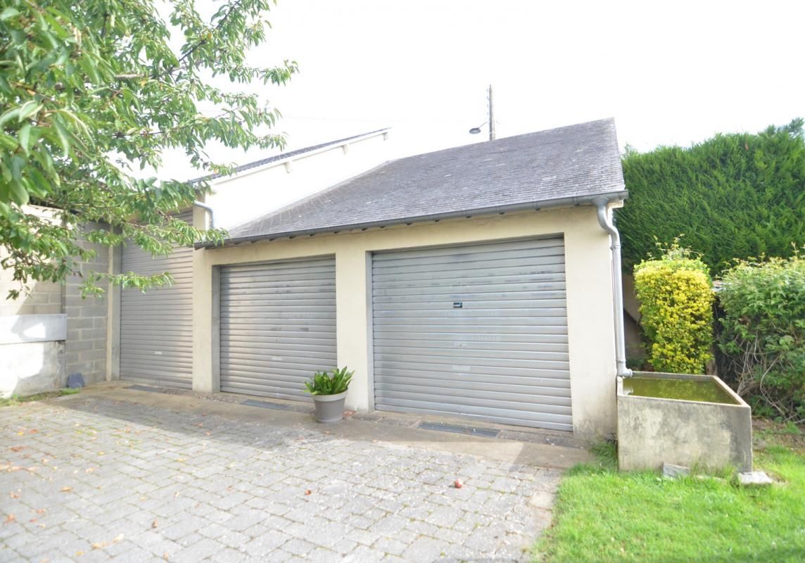 ALENCON Maison de ville avec jardin et garages 3