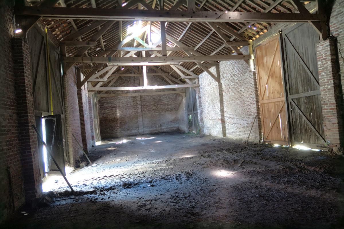 BOURLON Belle grange à réhabiliter avec dépendances , cour et jardin 2