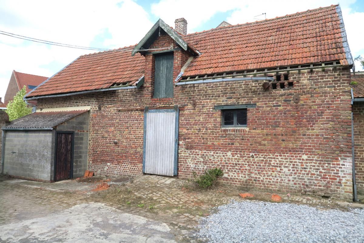 BOURLON Belle grange à réhabiliter avec dépendances , cour et jardin 3