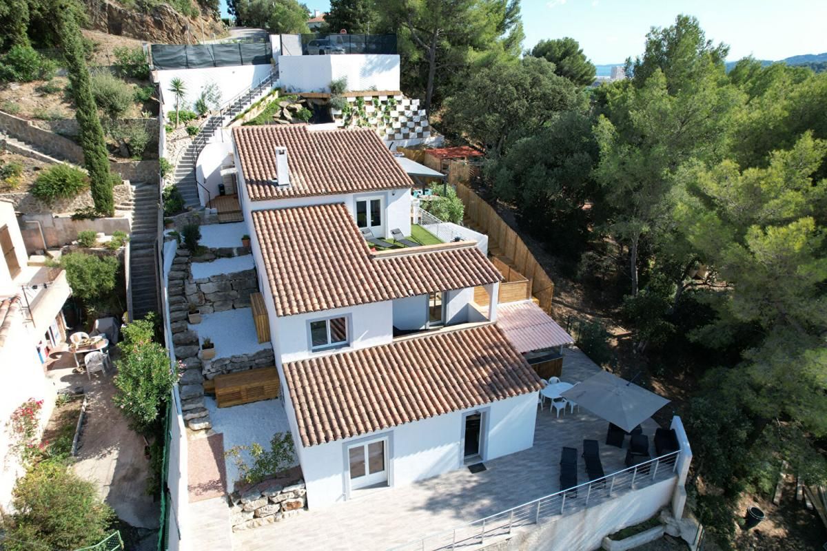 LE LAVANDOU Maison Le Lavandou 7 pièce(s) 183 m2+ 150m² de terrasses sur 634m² paysagés 1