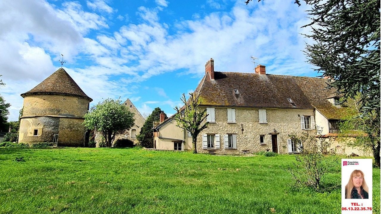 VESLY VENDU PAR L'AGENCE - Vesly - Belle propriété  du 16ème siècle de 434 m2 avec pigeonnier sur 3.400 m2 de terrain  plat et arboré - 3