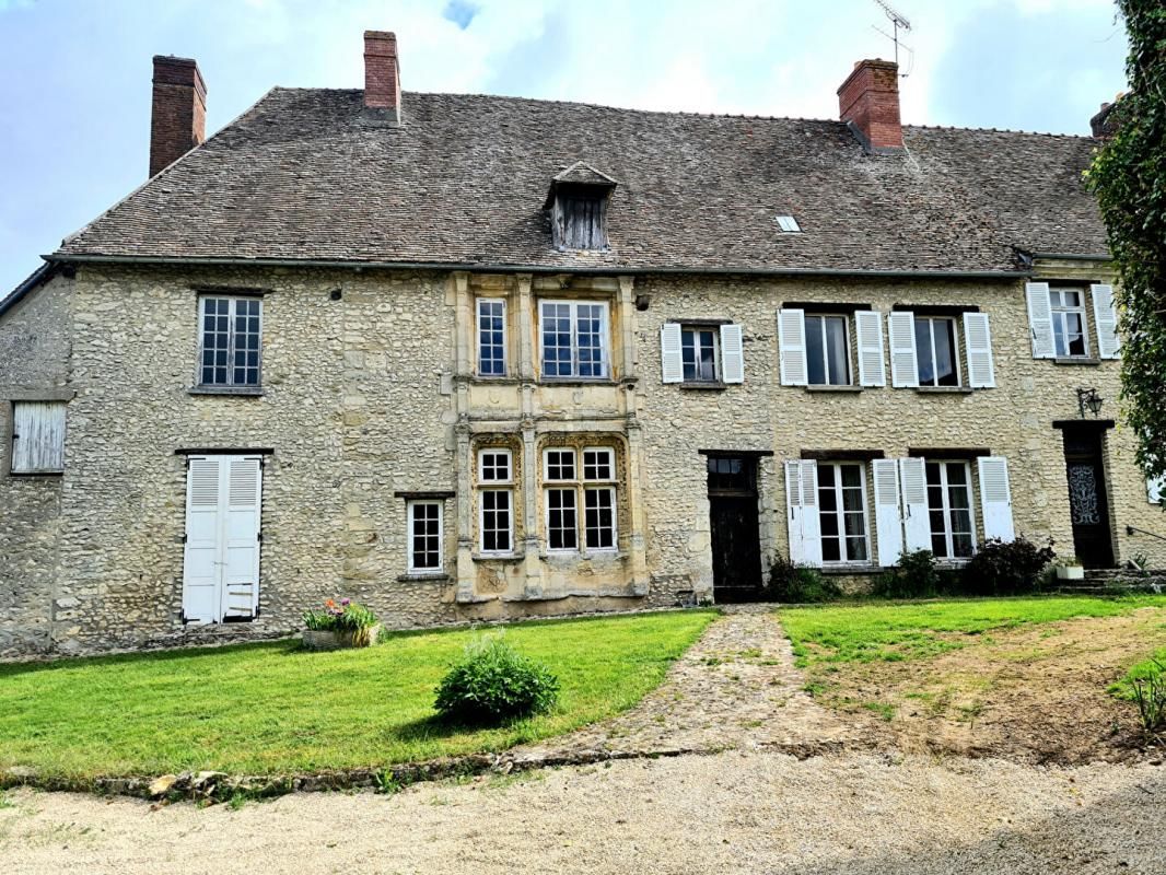 VESLY VENDU PAR L'AGENCE - Vesly - Belle propriété  du 16ème siècle de 434 m2 avec pigeonnier sur 3.400 m2 de terrain  plat et arboré - 4