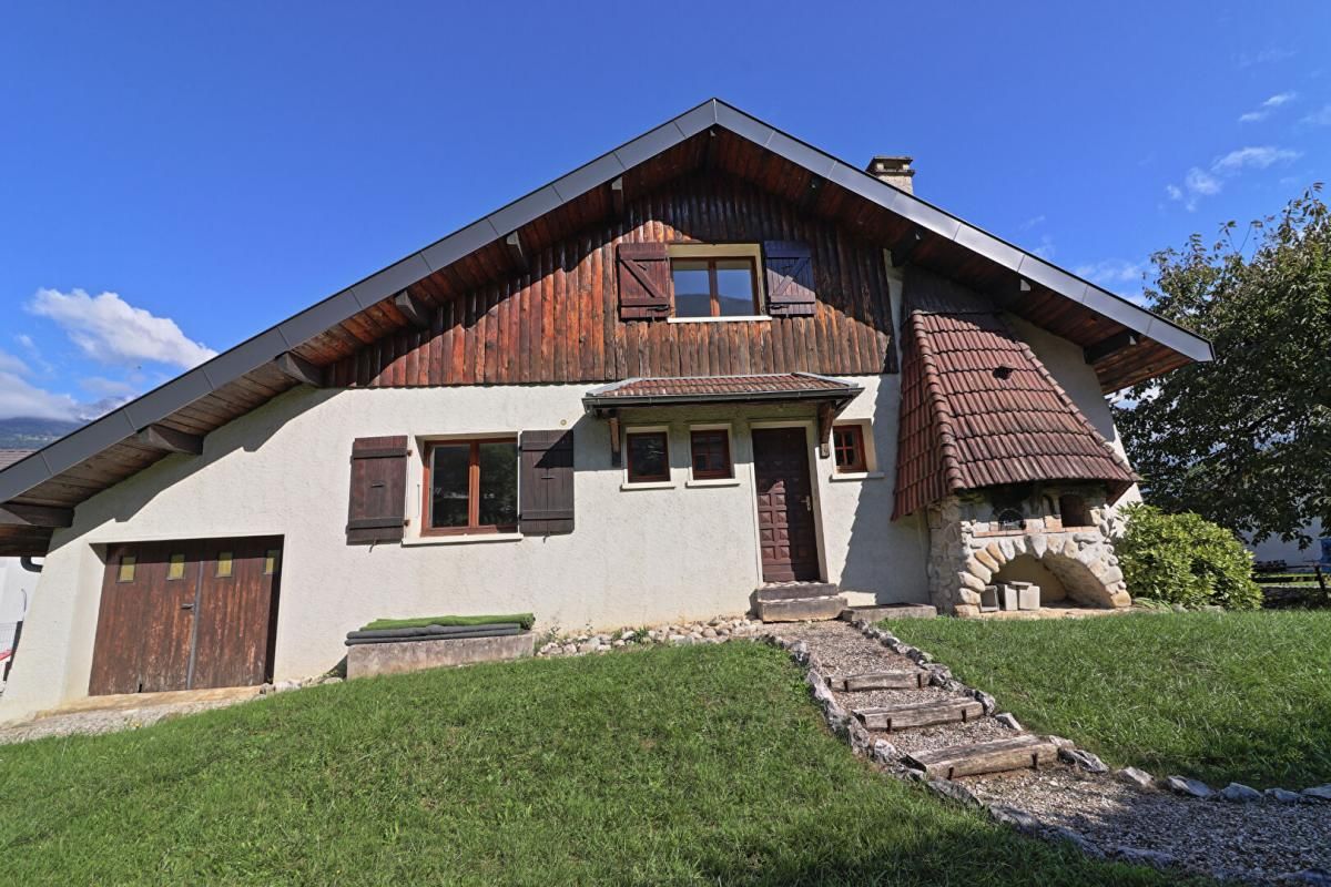 LATHUILE Maison indépendante avec 3 chambres, terrasse, garages et jardin 3