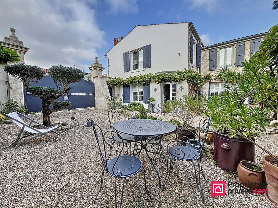 Maison de charme, 7 chambres, gite, local commercial, proche La Rochelle