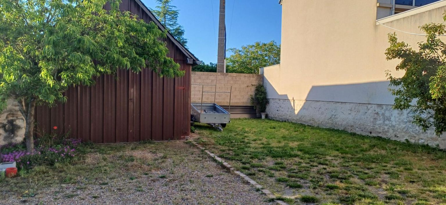 LEZIGNE Terrain constructible 285m²  avec garage 2