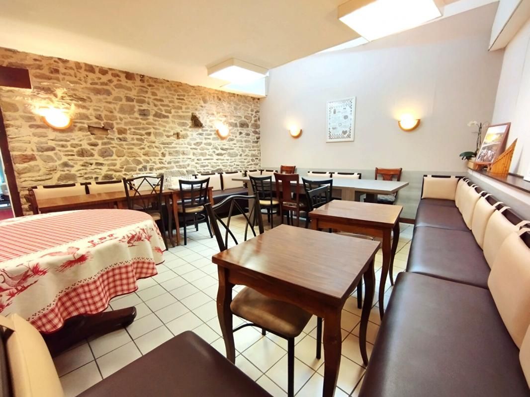 GUINGAMP SECTEUR GUINGAMP - Murs Immeuble + Restaurant 3