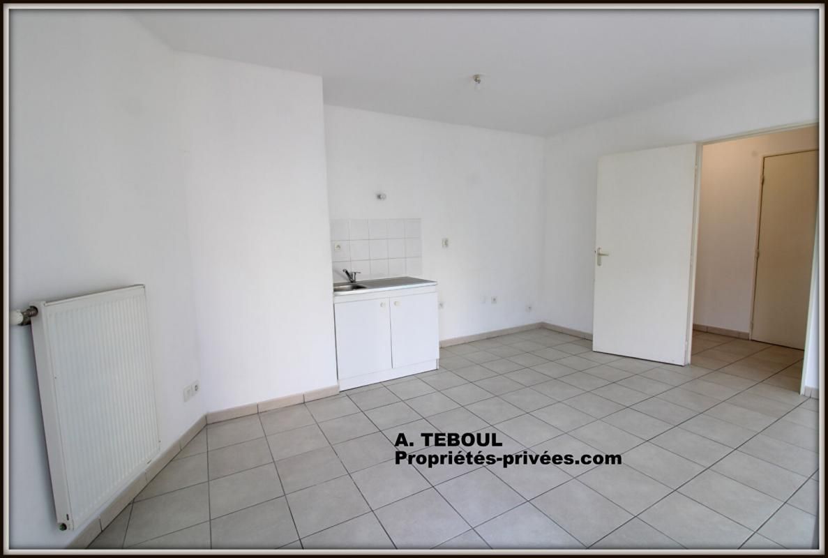 VAULX-EN-VELIN APPARTEMENT T2 DE 45M² SUR VAULX EN VELIN/LIMITROPHE VILLEURBANNE 1