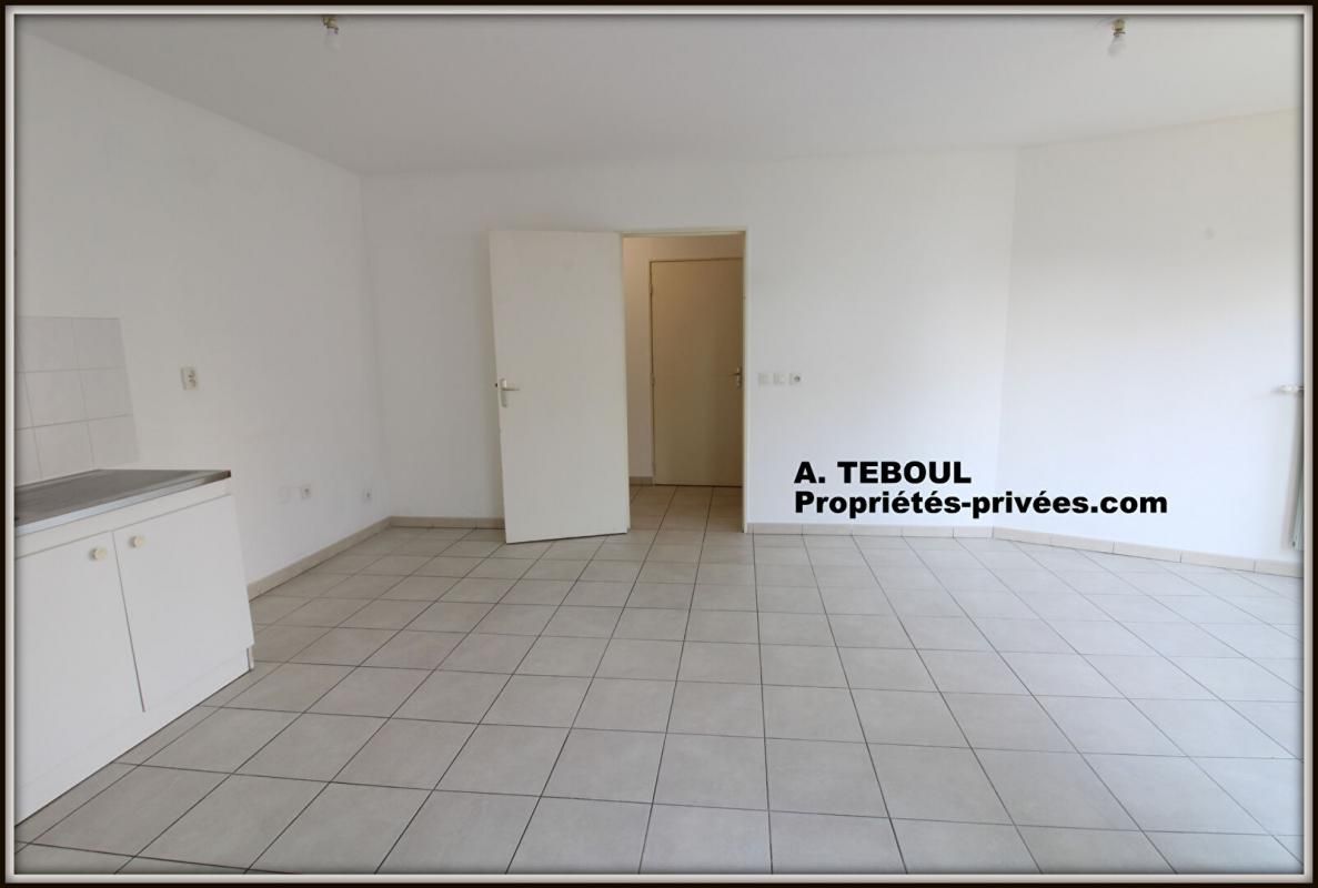 VAULX-EN-VELIN APPARTEMENT T2 DE 45M² SUR VAULX EN VELIN/LIMITROPHE VILLEURBANNE 4