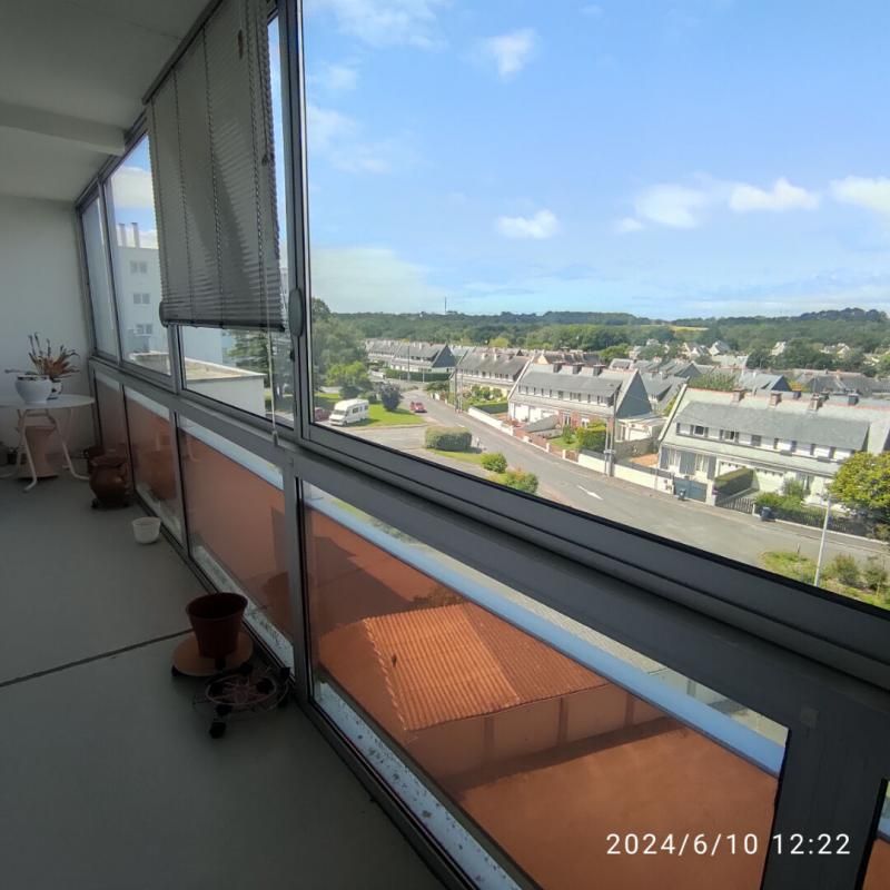 LORIENT 56100 LORIENT LE TER Coup de coeur pour cet appartement T3, d'une surface d'environ 71 m²,   2 ch, 1 Loggia de 9 m²,  Parking privé, cave, au 3éme étage avec ascenseur, Prix 168000 3