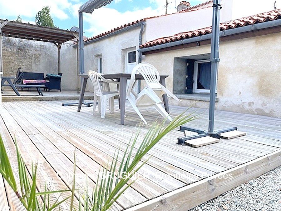 SAINT-JEAN-DE-LIVERSAY Charentaise de 175 m2,  4 chambres, garage, piscine, terrasse 4