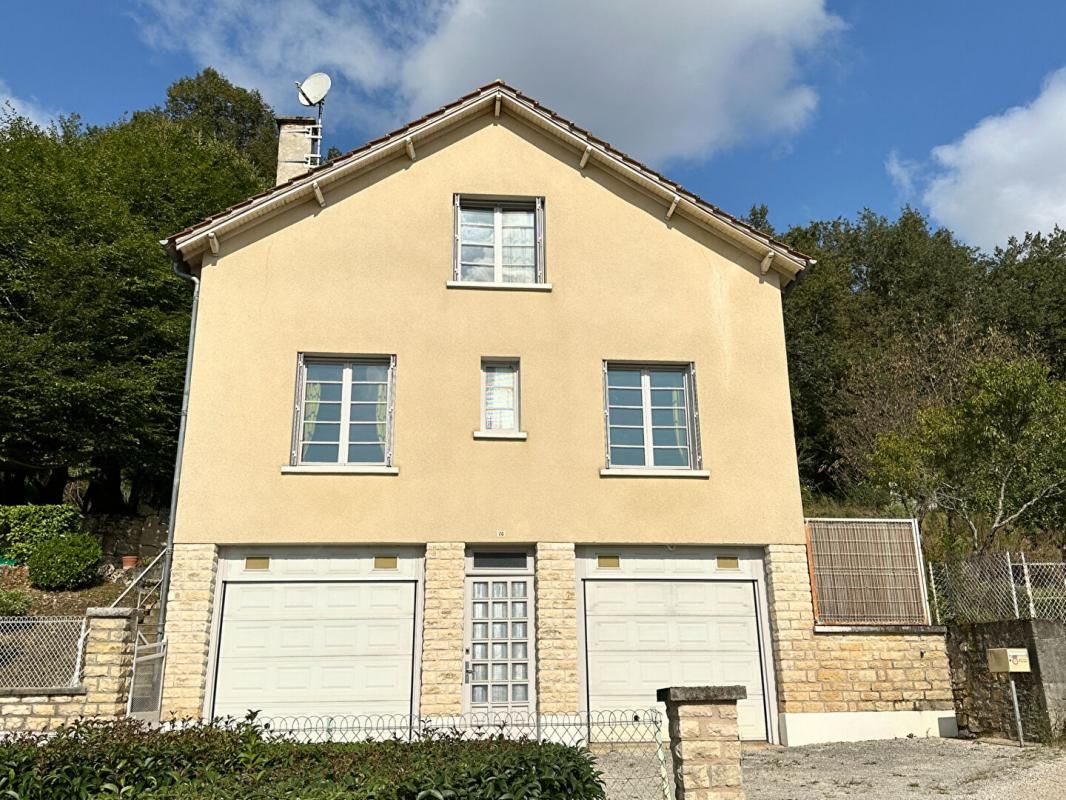 SAVIGNAC-LES-EGLISES MAISON DE BOURG EN PIERRES 1