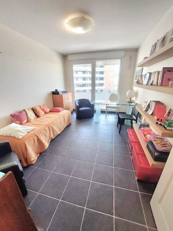 MARSEILLE-8E-ARRONDISSEMENT T2 prof. lib. ou habitation + BOX (compris) 2