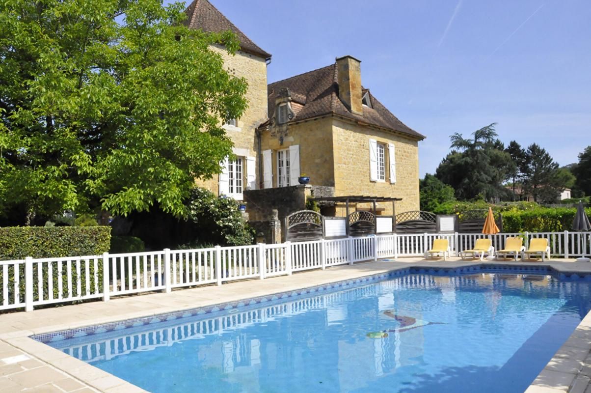 SARLAT-LA-CANEDA Demeure de prestige, 4 maisons, 2 piscines, jacuzzis, sauna, étang, puits 3