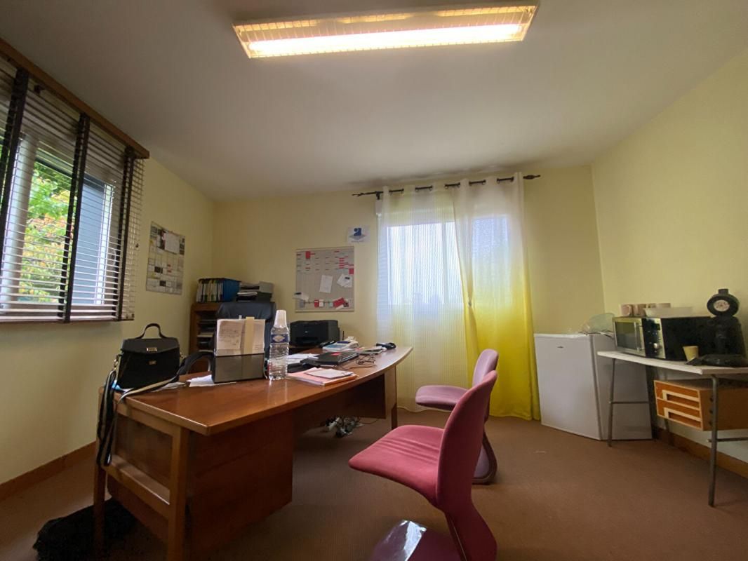 CELLES-SUR-BELLE Appartement et Local Commercial  . Opportunité d'investissement 4