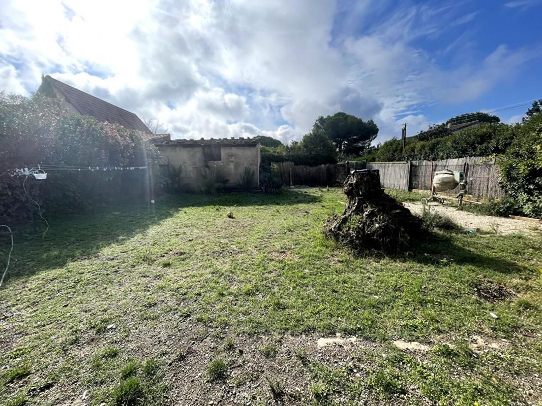 CARPENTRAS Terrain plat  à bâtir 220 m2 libre constructeur 2