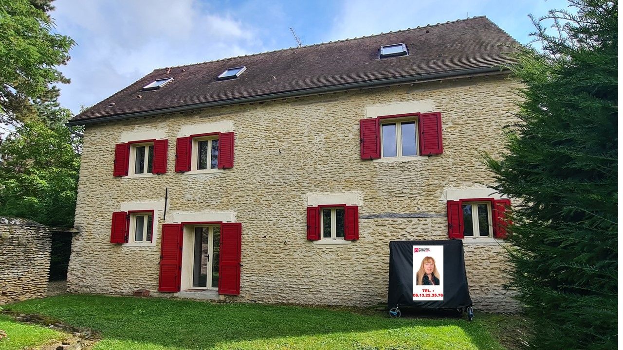 Vaux Sur Eure - Propriété de 1848 en pierres  de 180 m2 - garage et bâtiments - sur 2.000 m2 de terrain - Environnement calme  - Prix : 518.000