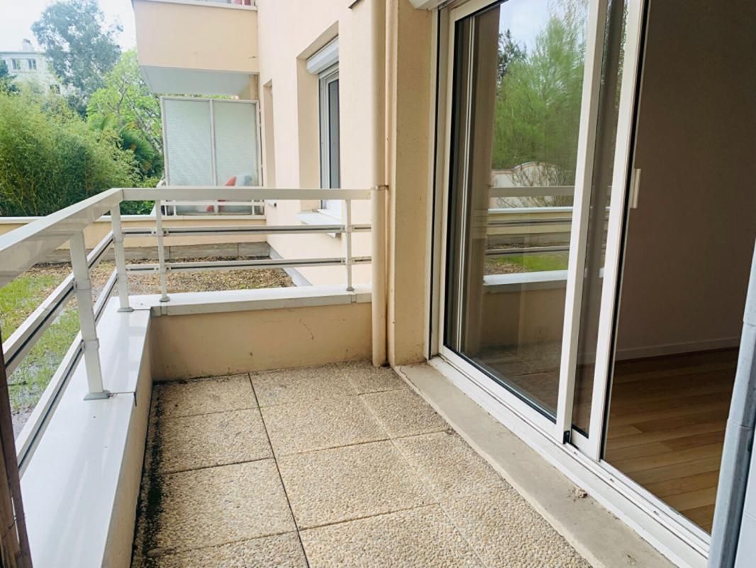 Appartement T2 bis de 64 m2 avec balcon et stationnement - face à l'hippodrome