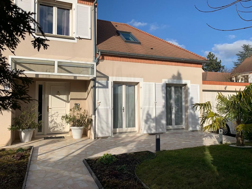 Maison villa Bussy-Saint-Georges 77600  · Quartier Clos - Tillet - Génitoy - Golf