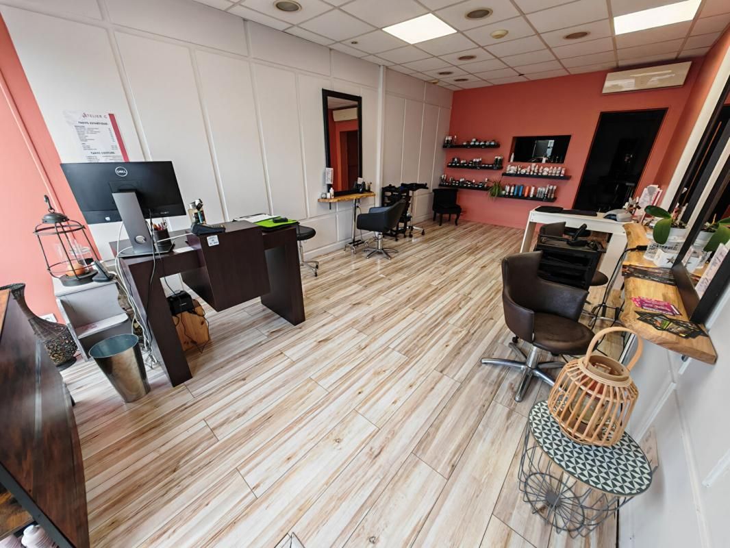 CHATEAUROUX EXCLUSIVITE Châteauroux -  Salon de coiffure et esthétique, belle visibilité et fort potentiel 3