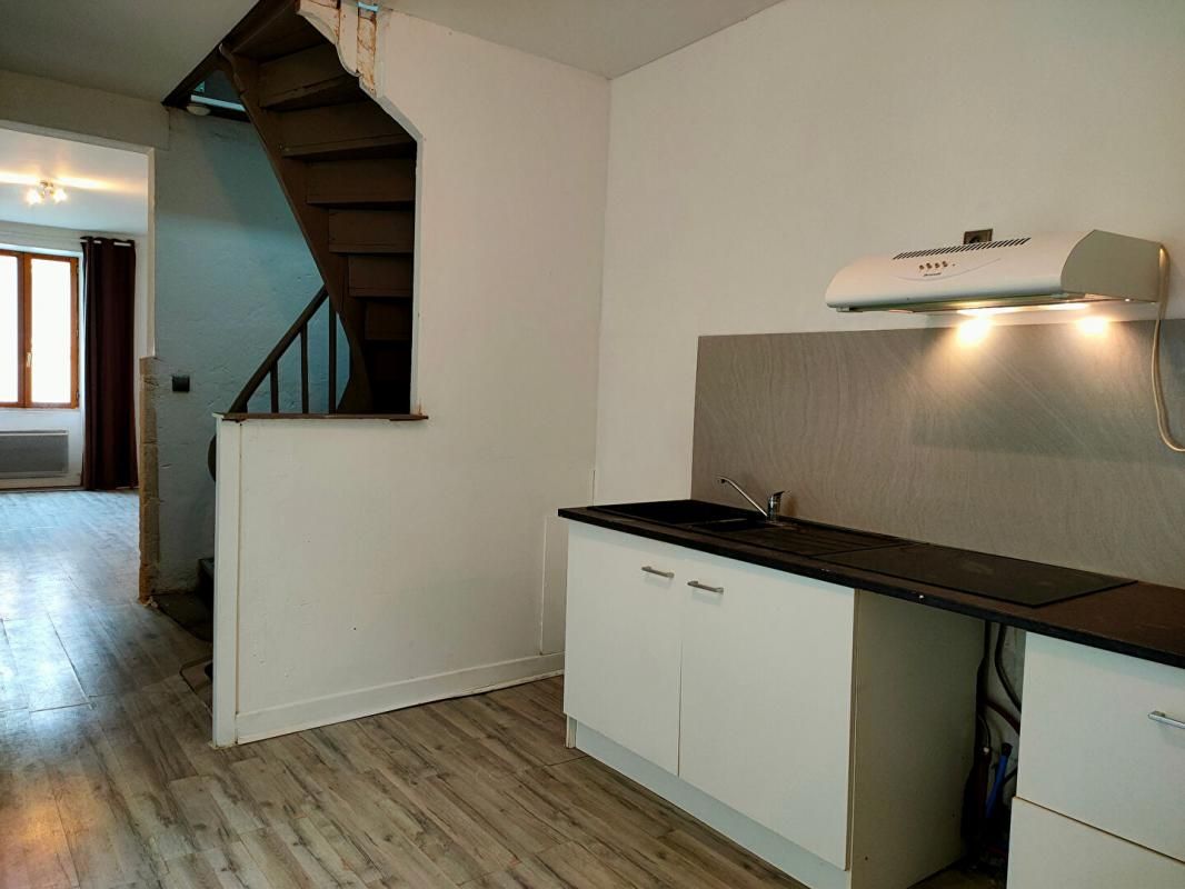 APPARTEMENT 40 M² -  3 PIECES - CENTRE BOURG