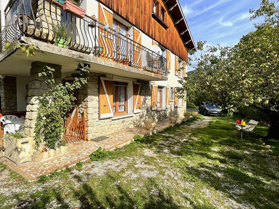 SAINT-ANDRE-LES-ALPES (04170) Maison Saint-André-Les-Alpes 3 appartements 171 m2 2