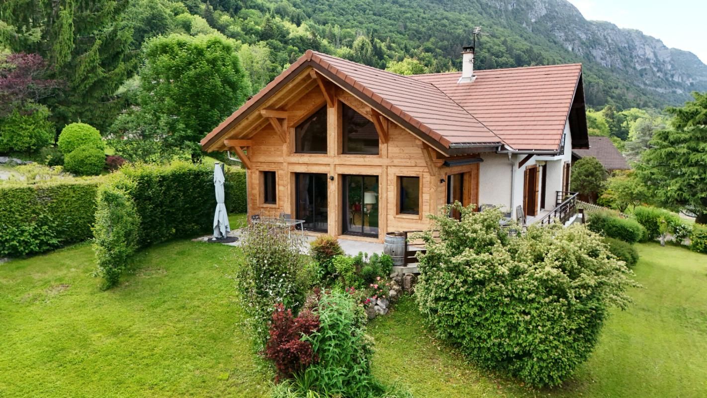 LATHUILE Maison 6 pièces 137 m2 avec terrasse, jardin 1000 m² environ 2