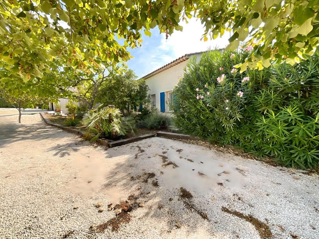 FLAYOSC Magnifique maison de 180 m² avec jardin paysagé de plus de 2000 m² ? Un véritable bijou entre Flayosc et Draguignan ! 2