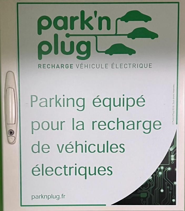 LEVALLOIS-PERRET Parking / box  25 m2 2