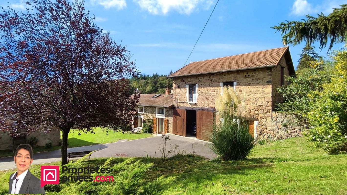 COURS-LA-VILLE SEVELINGES (42460) Maison  de charme en pierre avec dépendances et terrain 2300 m² 1