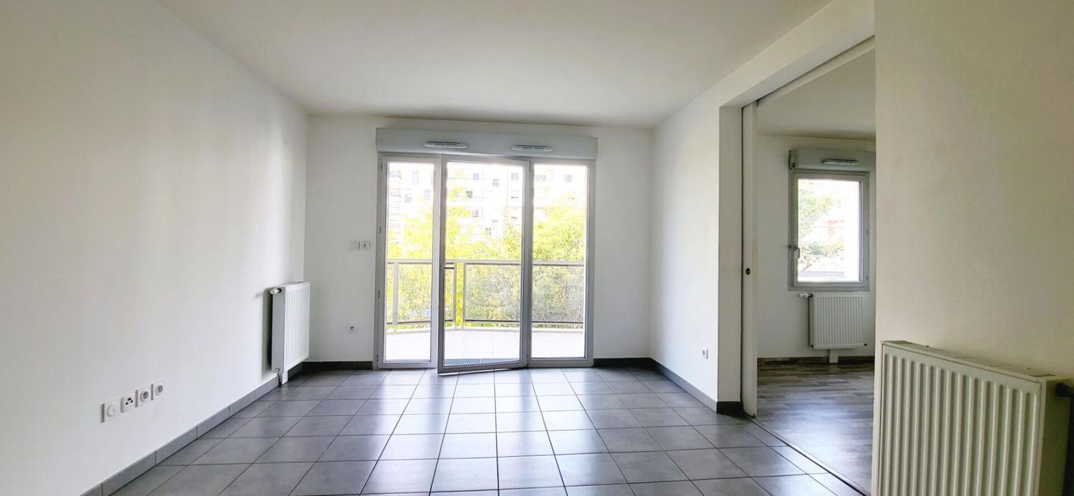 TOULOUSE Toulouse(31), appartement F2bis de 52,,04 m2, 1 chambre + bureau + balcon et parking privatif 2