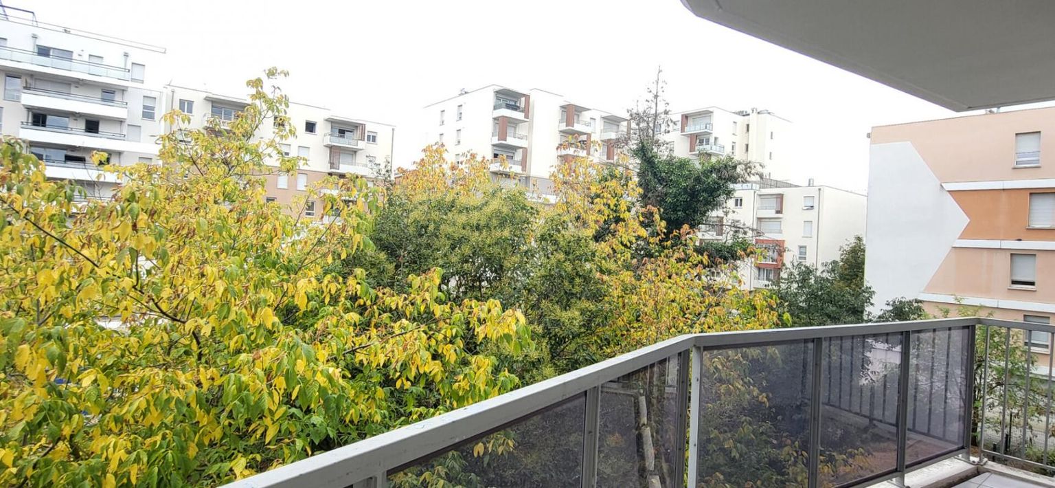 TOULOUSE Toulouse(31), appartement F2bis de 52,,04 m2, 1 chambre + bureau + balcon et parking privatif 3