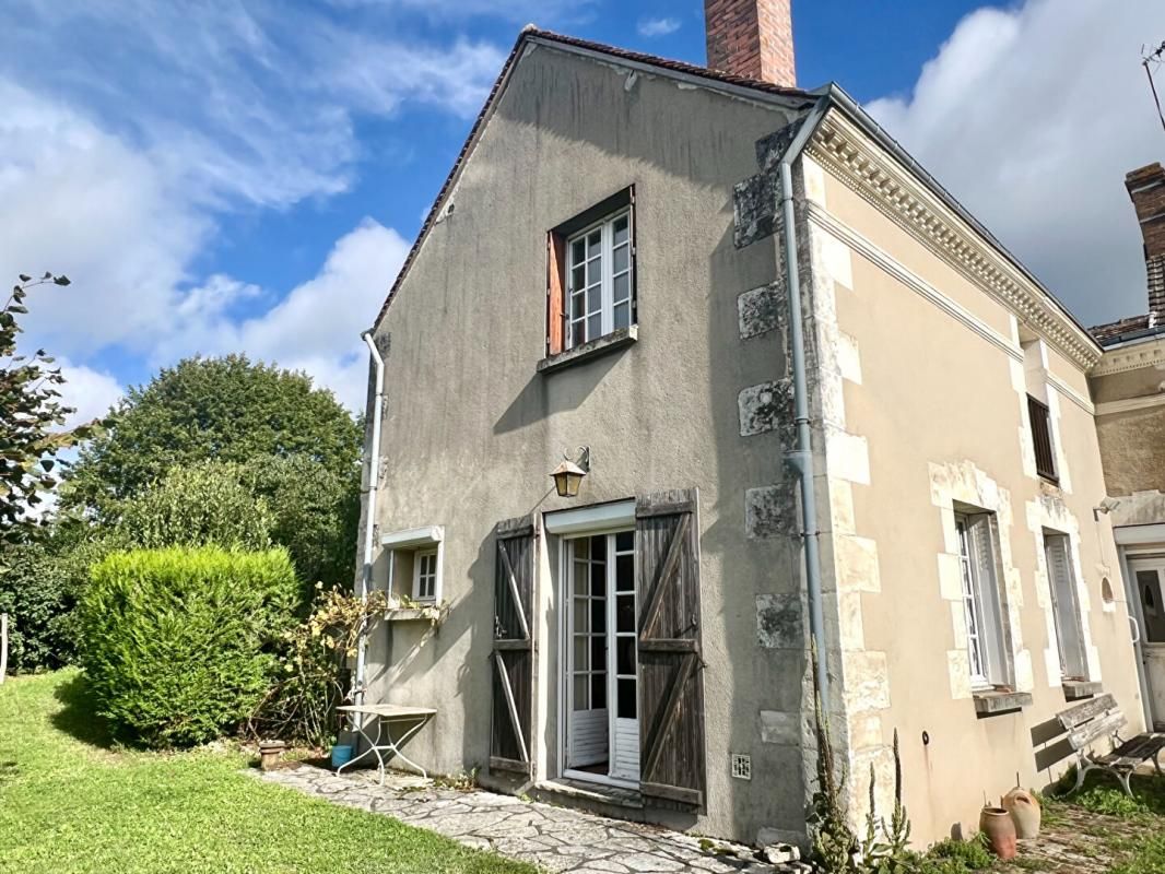 VILLIERS-SUR-LOIR Maison  de caractère à Villiers sur Loir  5 mn Gare TGV 2