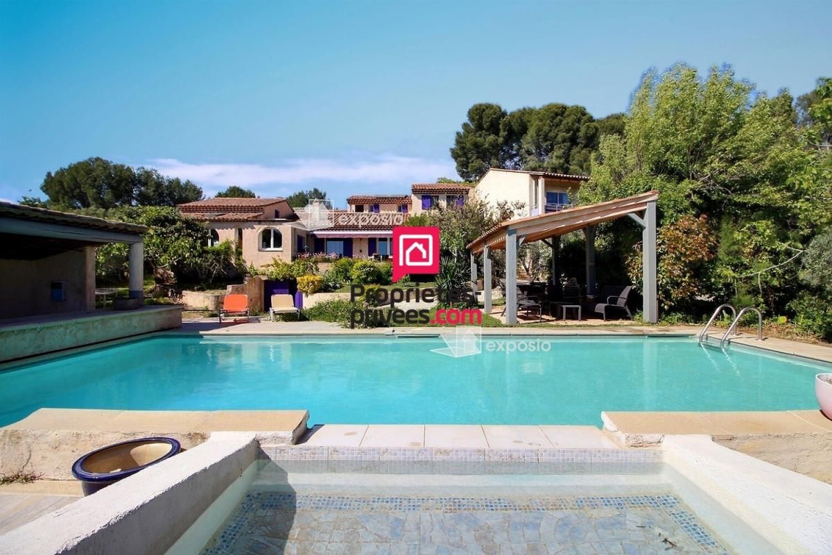 Villa avec piscine - La Fare Les Oliviers 235 m² - 849 000 Euros -