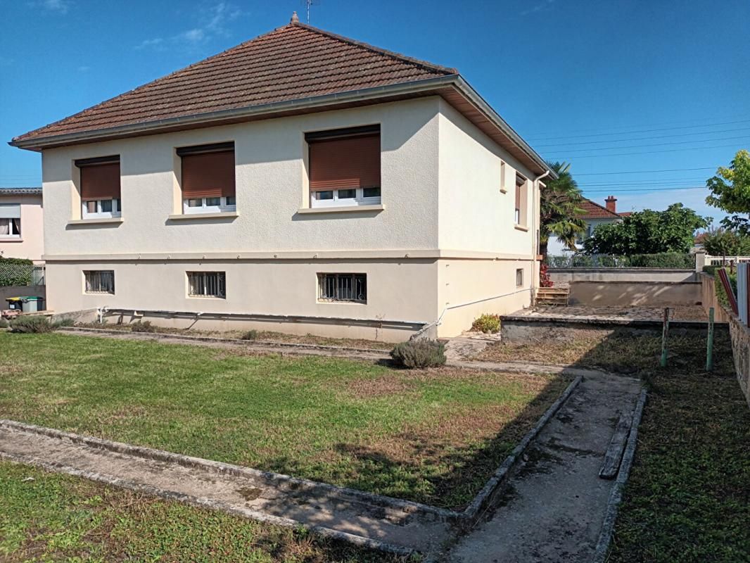 GUEUGNON Maison  4 pièce(s) 97 m2 sur sous sol semi enterré 2