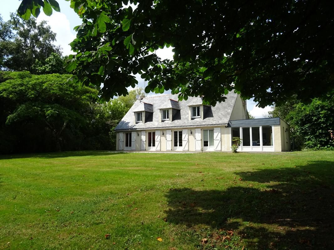 SAINT-AVE Maison élégante sur belle propriété arborée 3