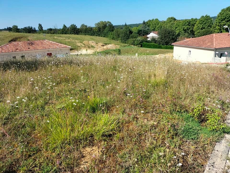 MAUVEZIN Terrain constructible Mauvezin(32120) 592m² 3